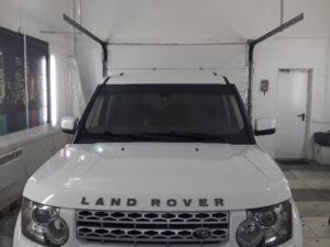 Замена лобового стекла на Land Rover